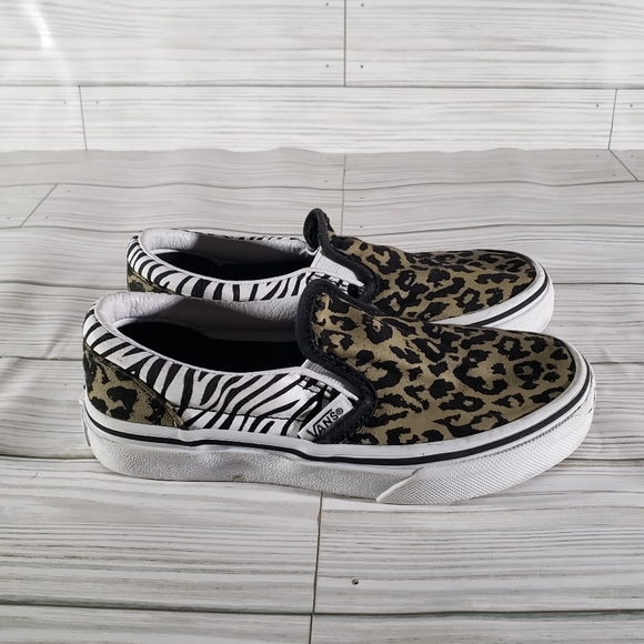VANS Cheetah Print Slip-On Shoe - Picture 2 of 6